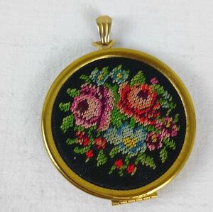 Vtg Avon Needlepoint Roses Petit Point Pendant Locket no chain floral locket.